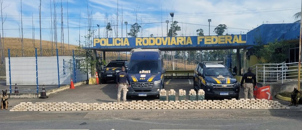 PRF apreende pasta base de cocaína na Baixada — Foto: Divulgação/PRF