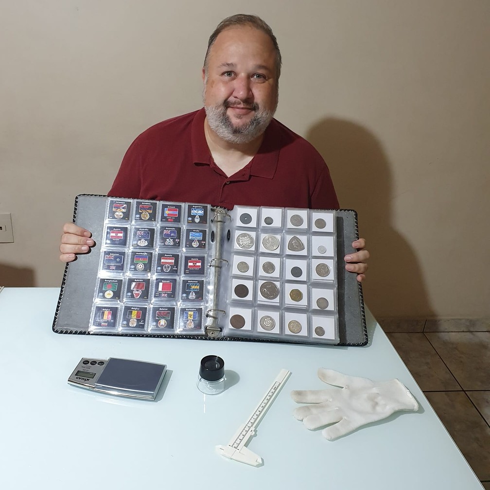 Leandro mostrando parte de sua coleção. — Foto: Leandro Tavares