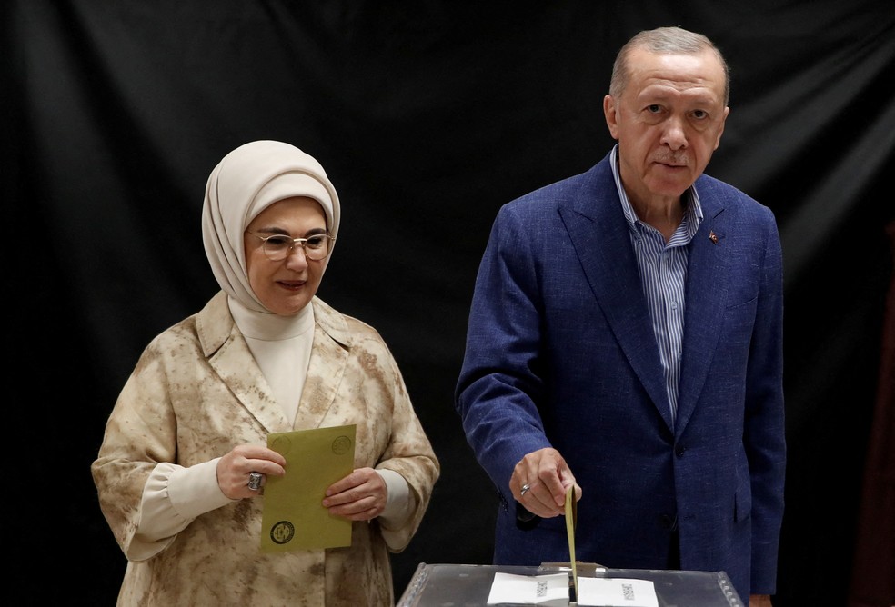 Presidente da Turquia, Recep Tayyip Erdogan, vota no segundo turno das eleições presidenciais — Foto: Murad Sezer/REUTERS