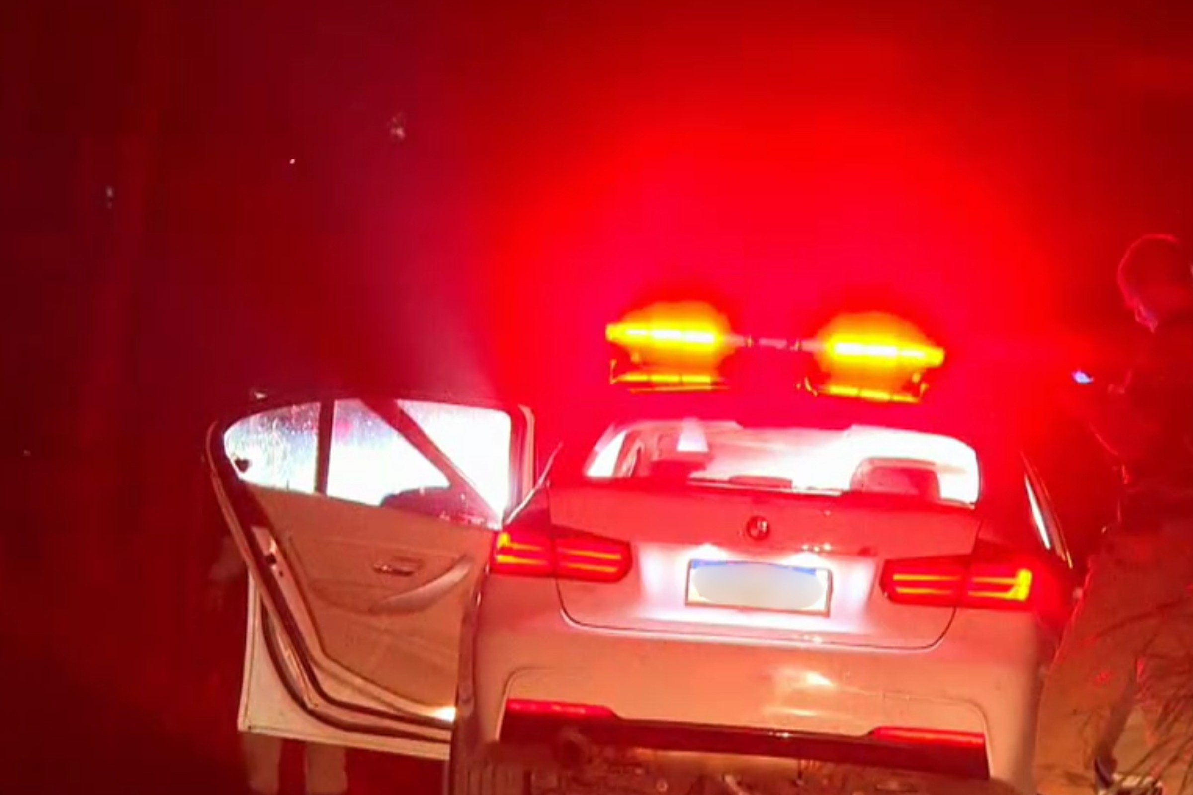 Homem bate em viatura, troca tiros com a PM e morre em Curitiba