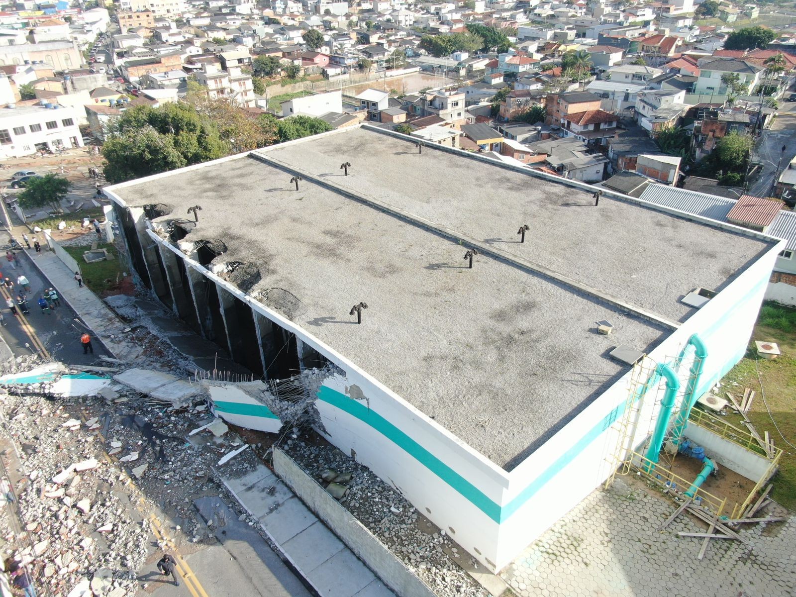 Dois engenheiros são indiciados por rompimento de reservatório da Casan em Florianópolis