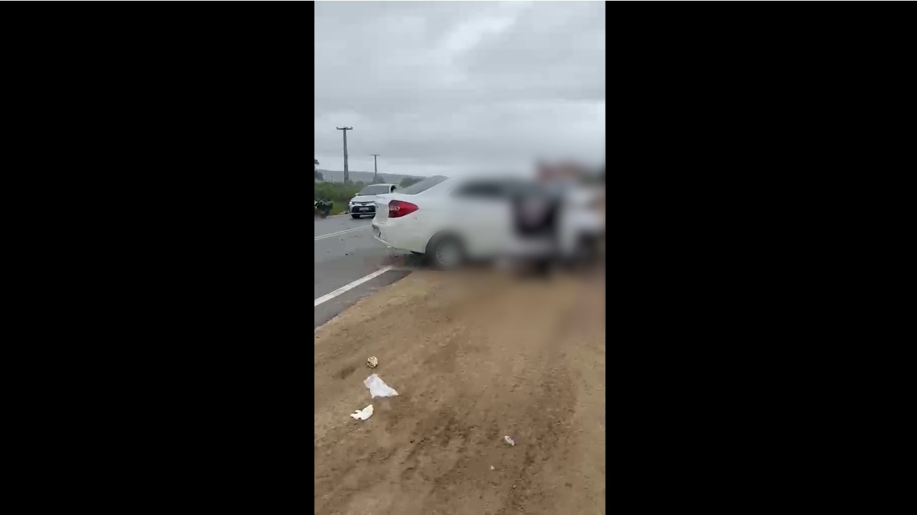 Casal morre após acidente entre dois carros e moto na PE-149, em Altinho
