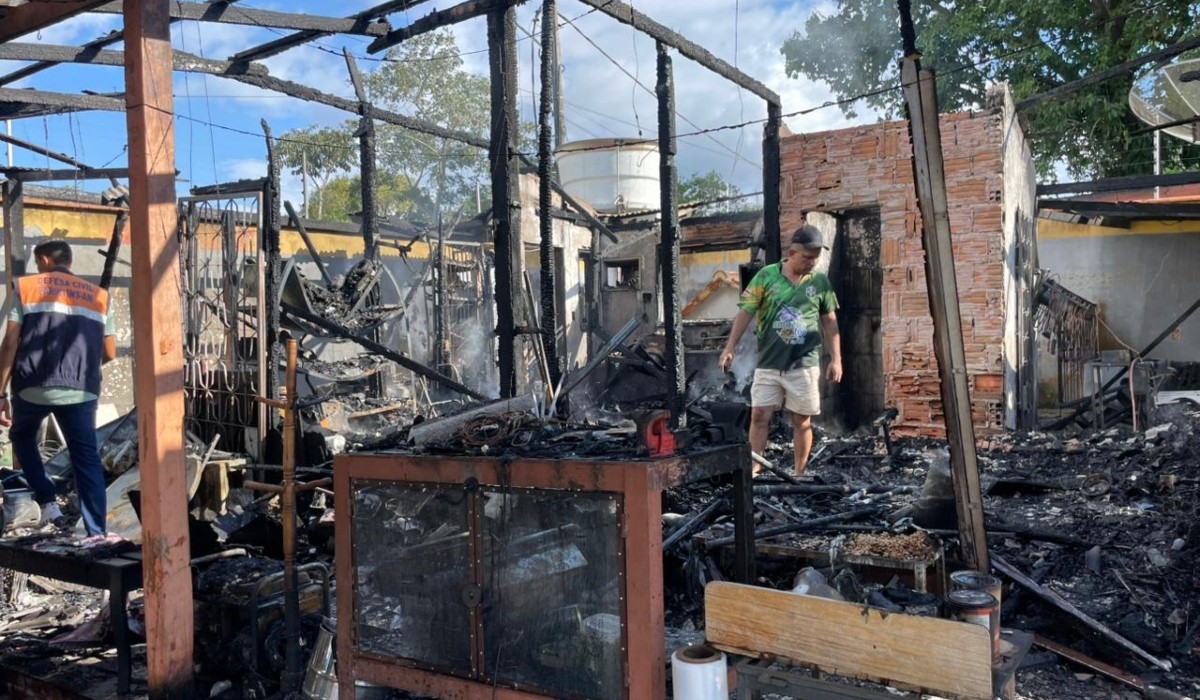 Incêndio atinge casa em Parintins; VÍDEO