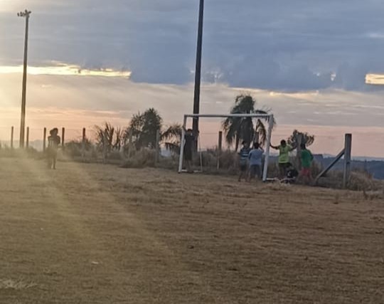 Menino indígena morre ao ser atingido por trave de futebol enquanto brincava em aldeia no Paraná