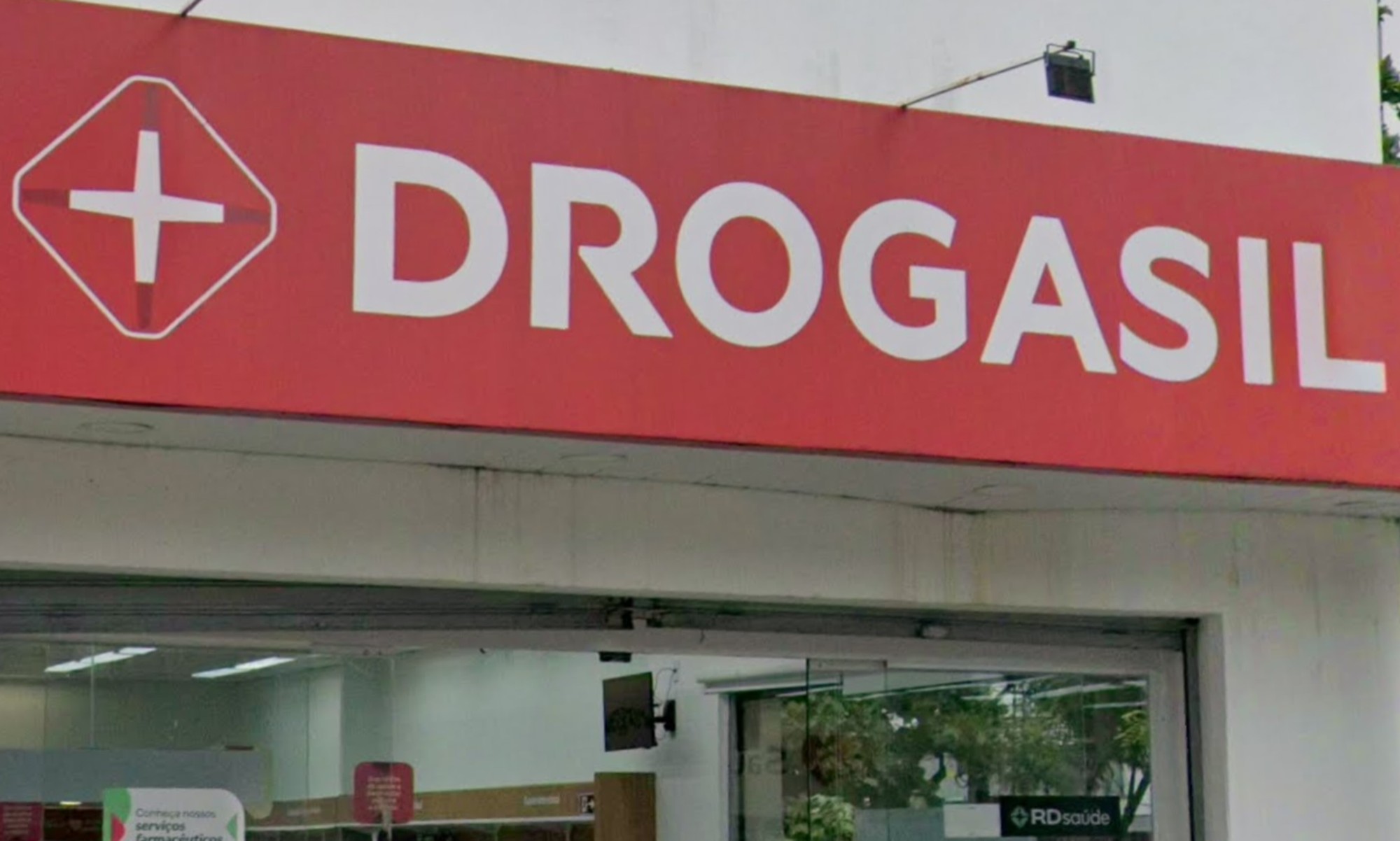 MPT pede indenização de R$ 2 milhões à Drogasil por impedir funcionários de sentar durante expediente