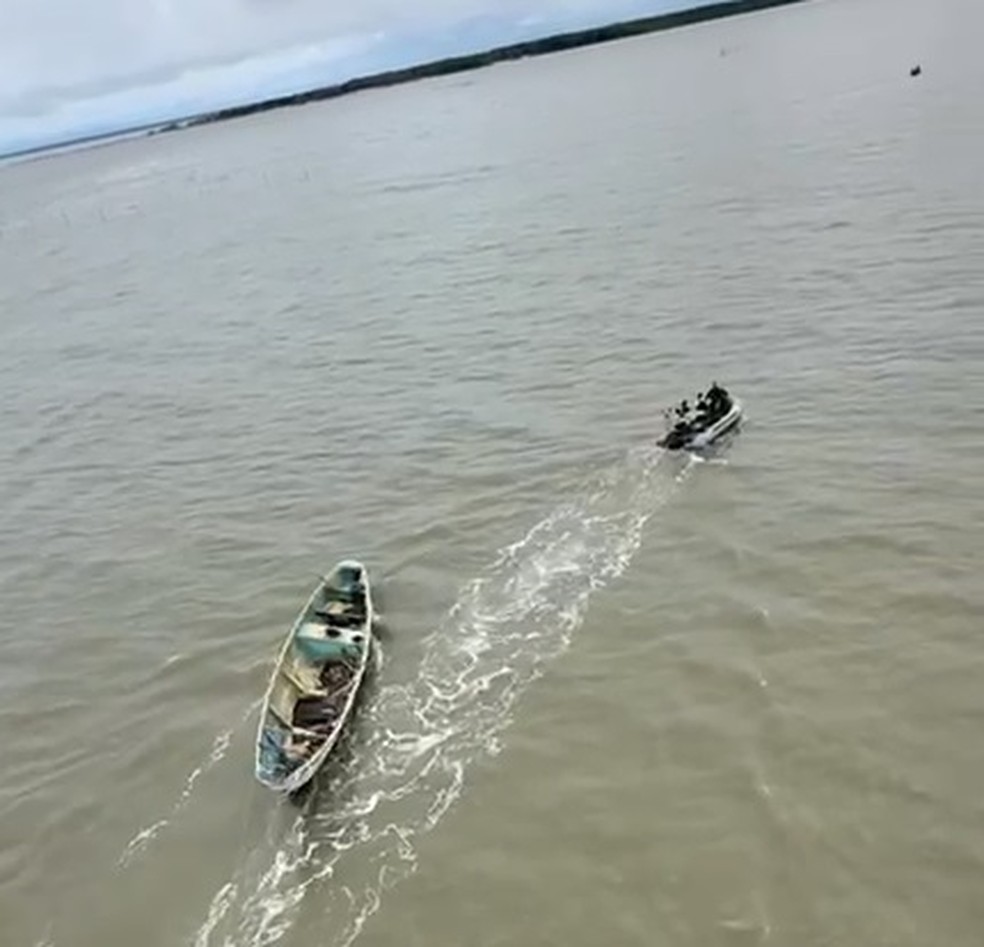 Barco com corpos foi encontrado à deriva no litoral paraense — Foto: PF/Reprodução