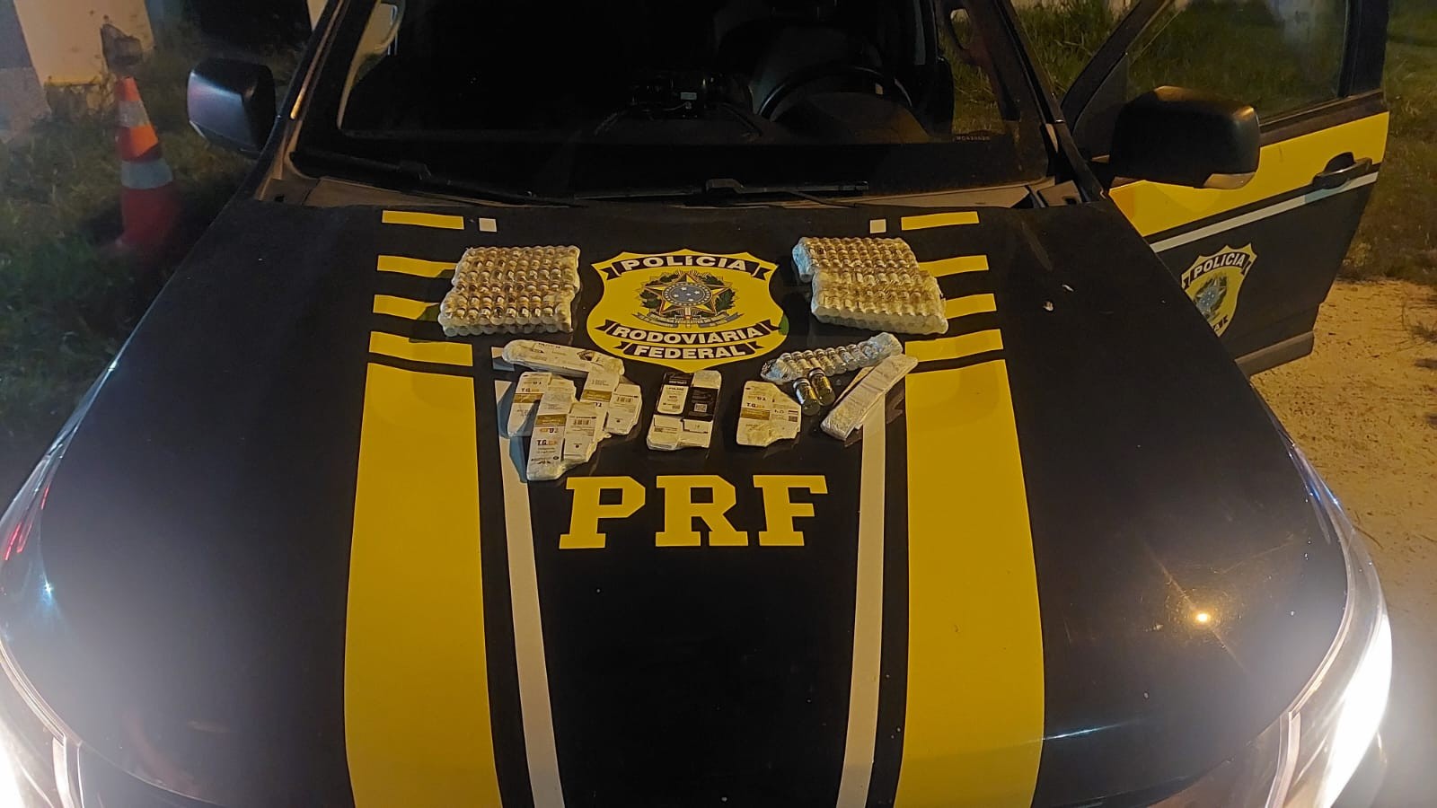 PRF apreende medicamentos para emagrecimento e anabolizantes na BR-356, em Itaperuna