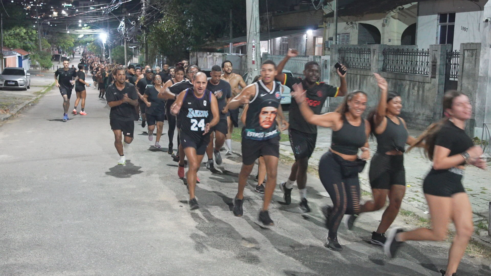 'Crews': conheça os grupos de corrida que reúnem centenas na Zona Norte e na Baixada e transformam vidas