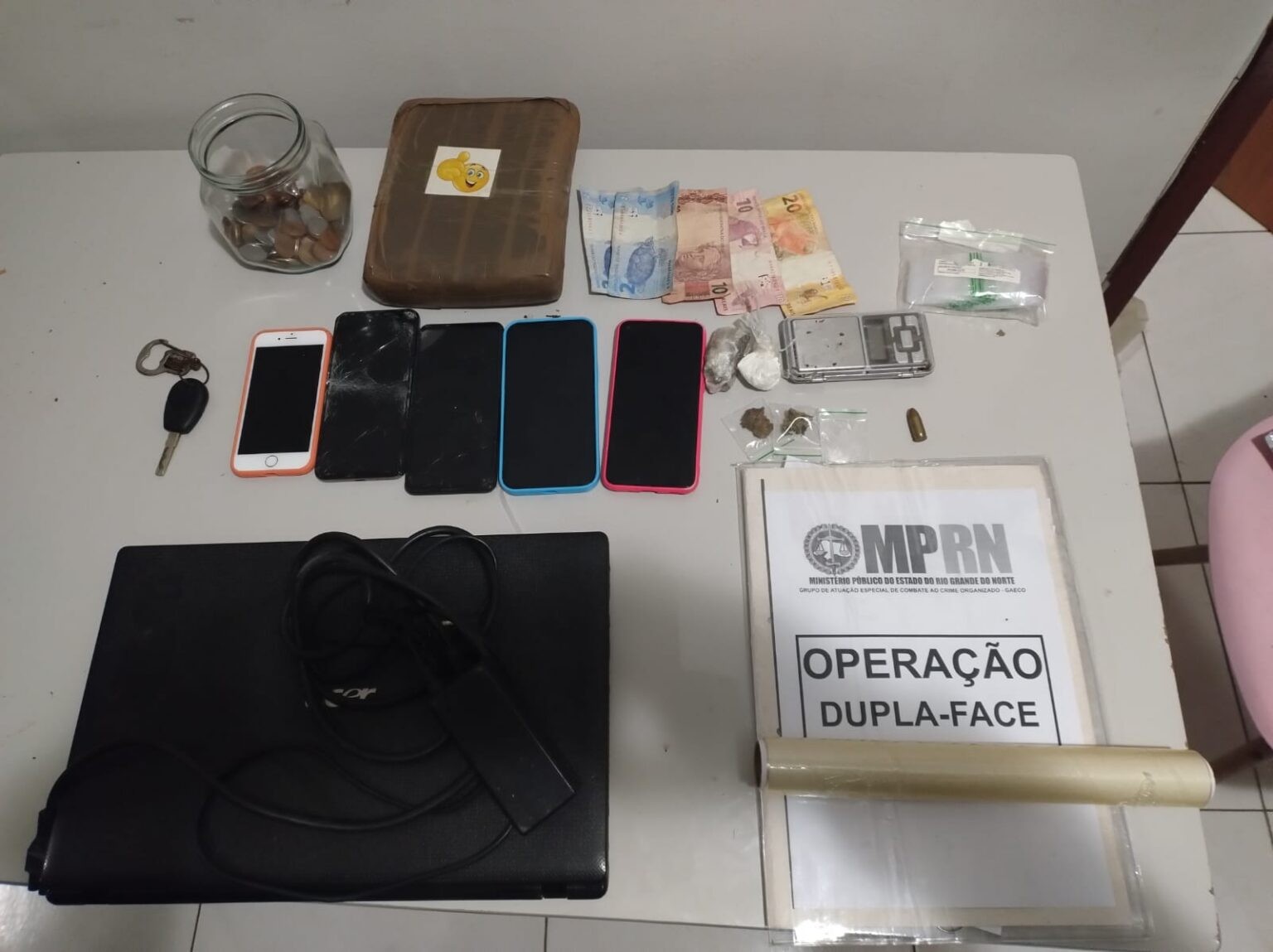 MP faz operação contra tráfico e lavagem de dinheiro de facção criminosa no RN
