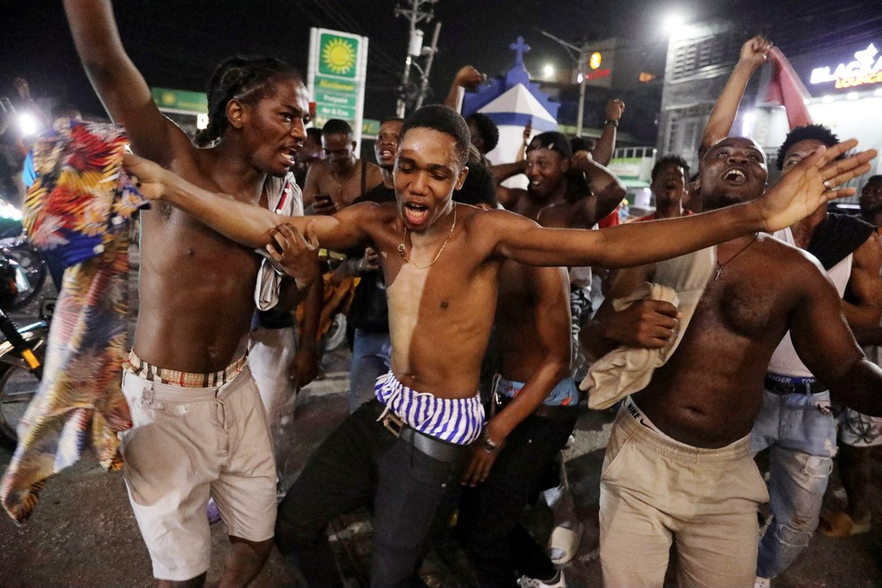 Haitianos comemoram classificação da seleção em novembro de 2025 — Foto: REUTERS/Egeder Pq Fildor