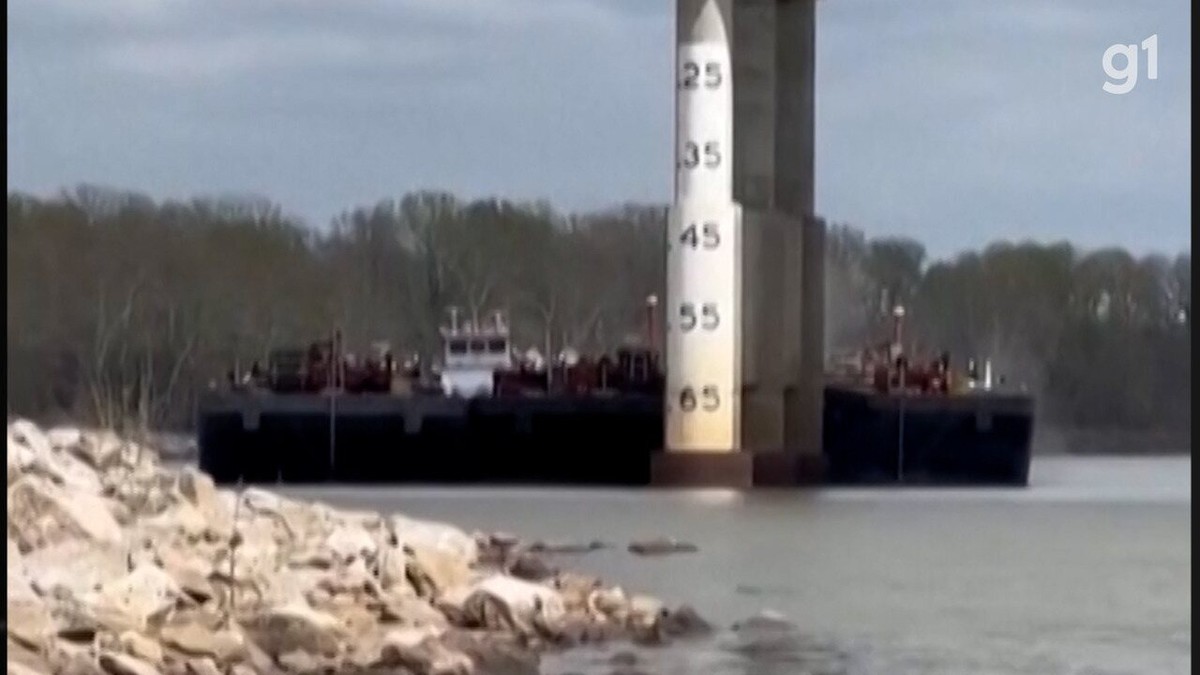 VÍDEO: Barca bate em ponte em Oklahoma, nos Estados Unidos