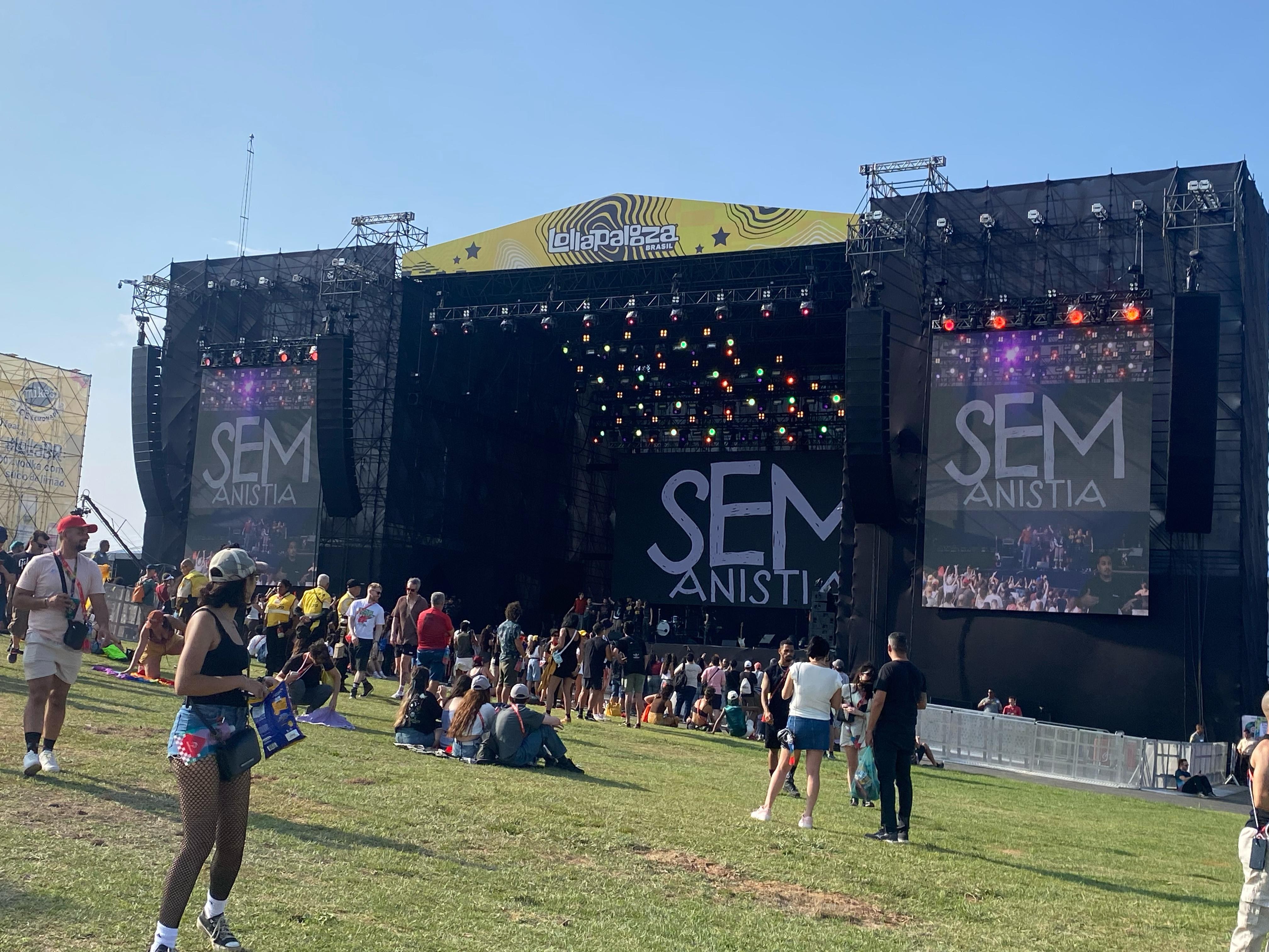 Sophia Chablau finaliza show gritando ‘Bolsonaro réu’ em estreia no Lollapalooza | Lollapalooza 2025