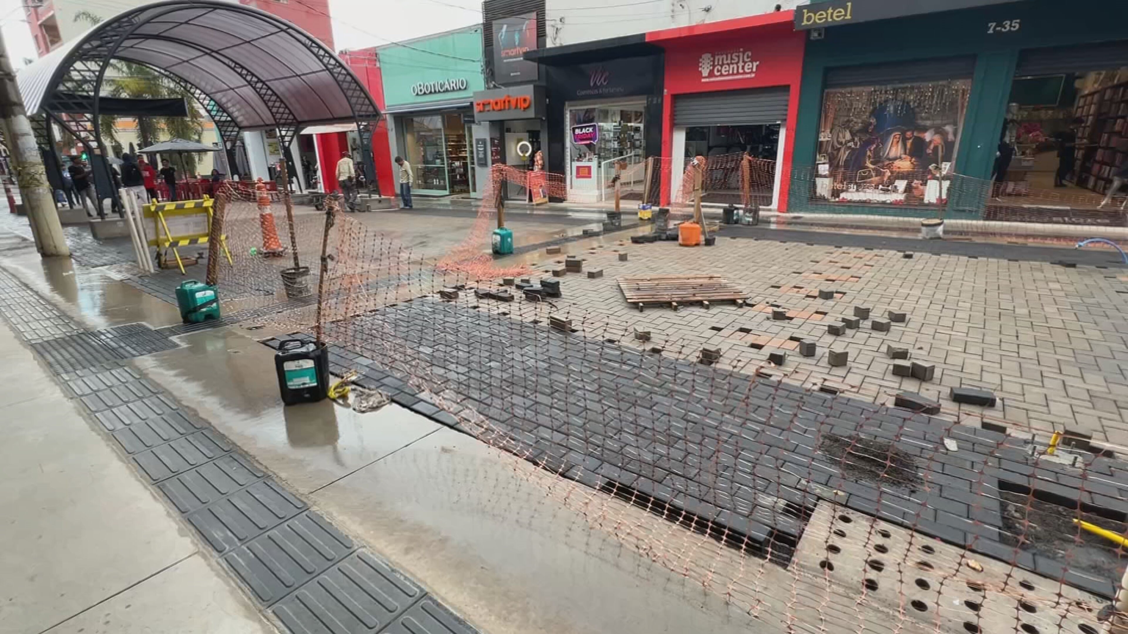 Prefeitura de Bauru adia conclusão das obras do Calçadão da Batista de Carvalho para março de 2026