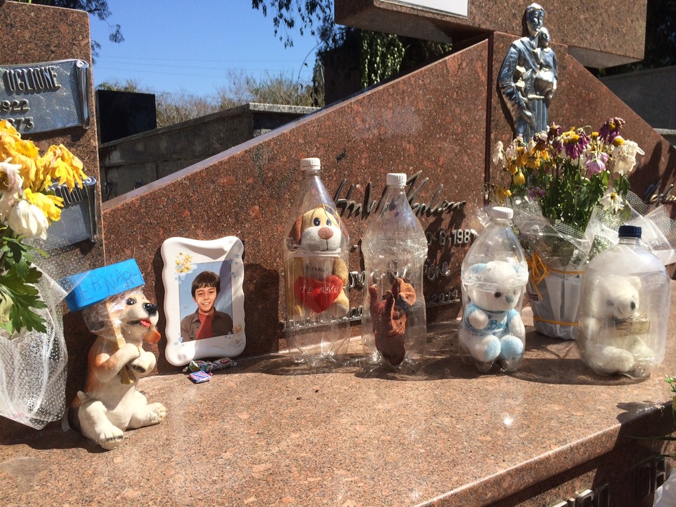 Corpo de Bernardo Boldrini está sepultado em Santa Maria — Foto: Caetanno Freitas/G1