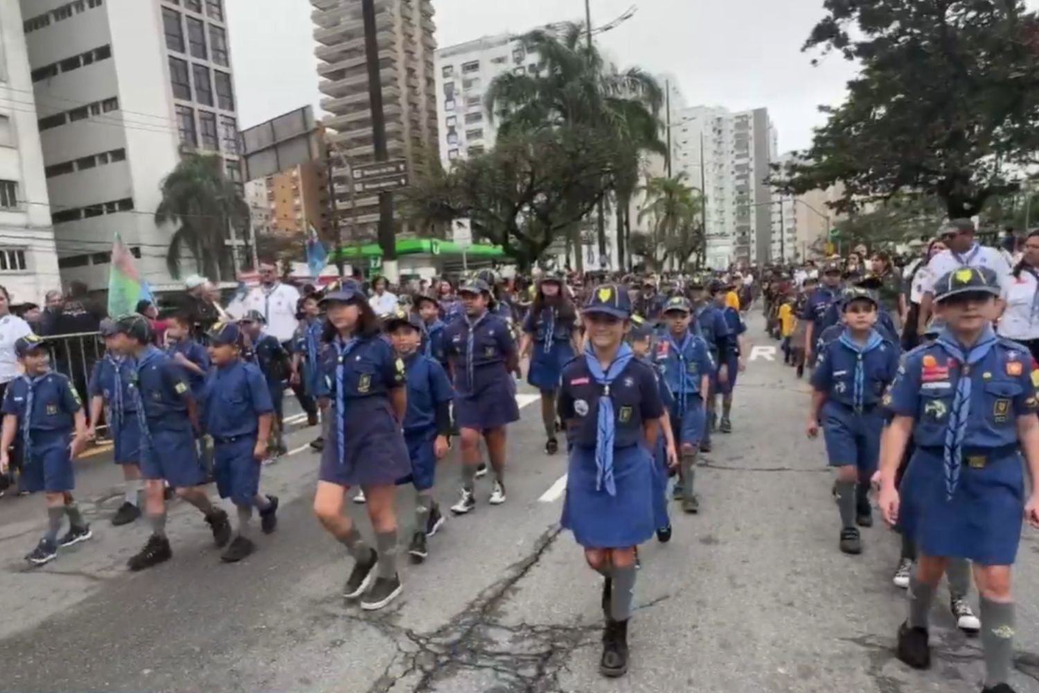 Desfile de 7 de Setembro conta com autoridades, estudantes e recepção a Beth Gomes, campeã paralímpica em Paris; VÍDEO 