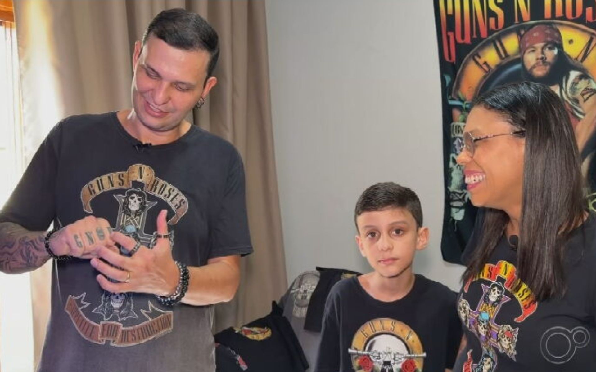 Rio-pretense com 11 tatuagens em homenagem ao Guns N'Roses vai ao 13º show da banda: 'Parte da minha vida'