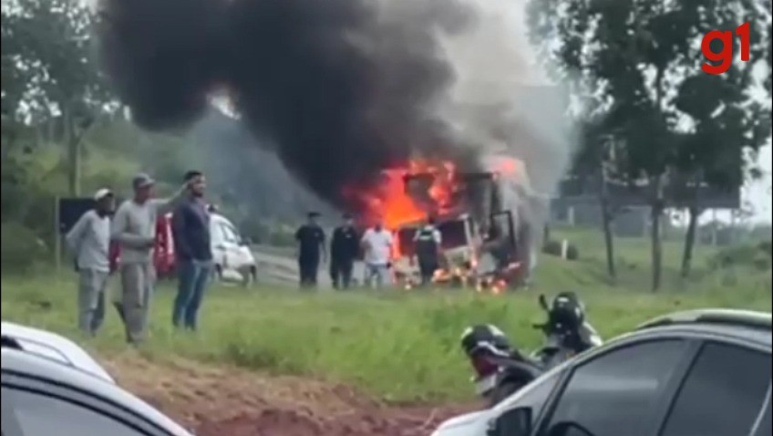 Vídeo: acidente entre moto e caminhão interdita totalmente a Rodovia Floriano Rodrigues Pinheiro