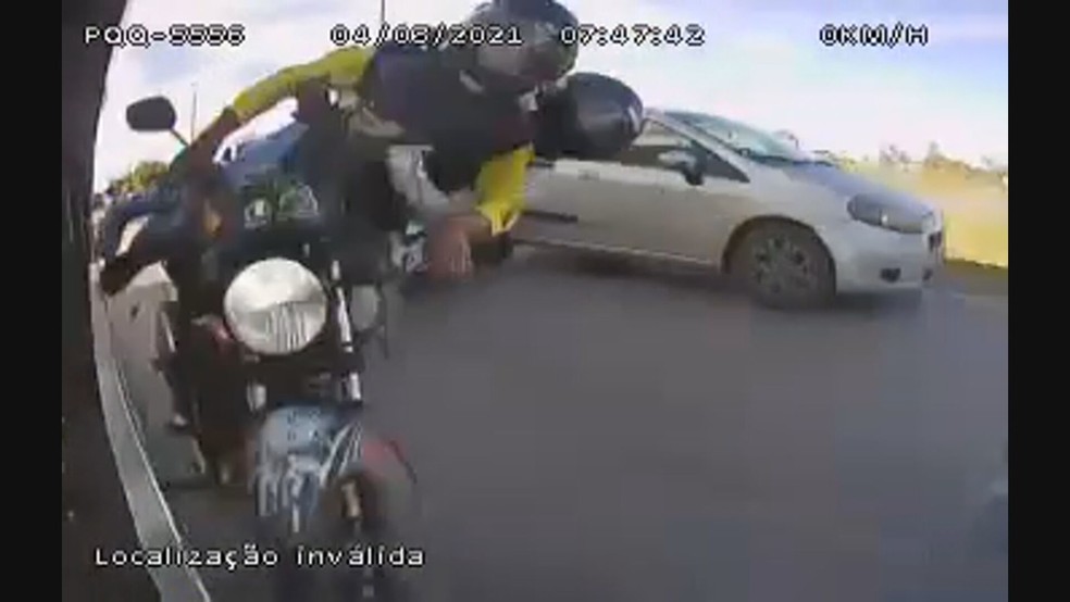Moto 'espiã' usa câmera 360° para fiscalizar trânsito em Taubaté
