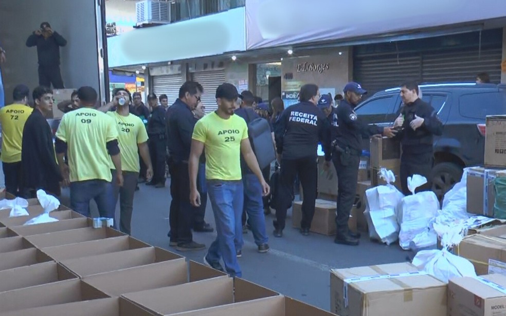 Quase 300 policiais federais e 133 servidores da Receita Federal cumpriram mais de 70 mandados de busca e apreensão no Setor Campinas, em Goiânia — Foto: Reprodução/TV Anhanguera
