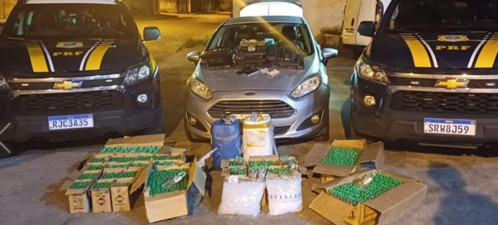 Em 15 de janeiro, a PRF prendeu Leandro com 31,5 quilos de maconha, em tabletes, galões e frascos de cheirinho da loló — Foto: Divulgação/ PRF