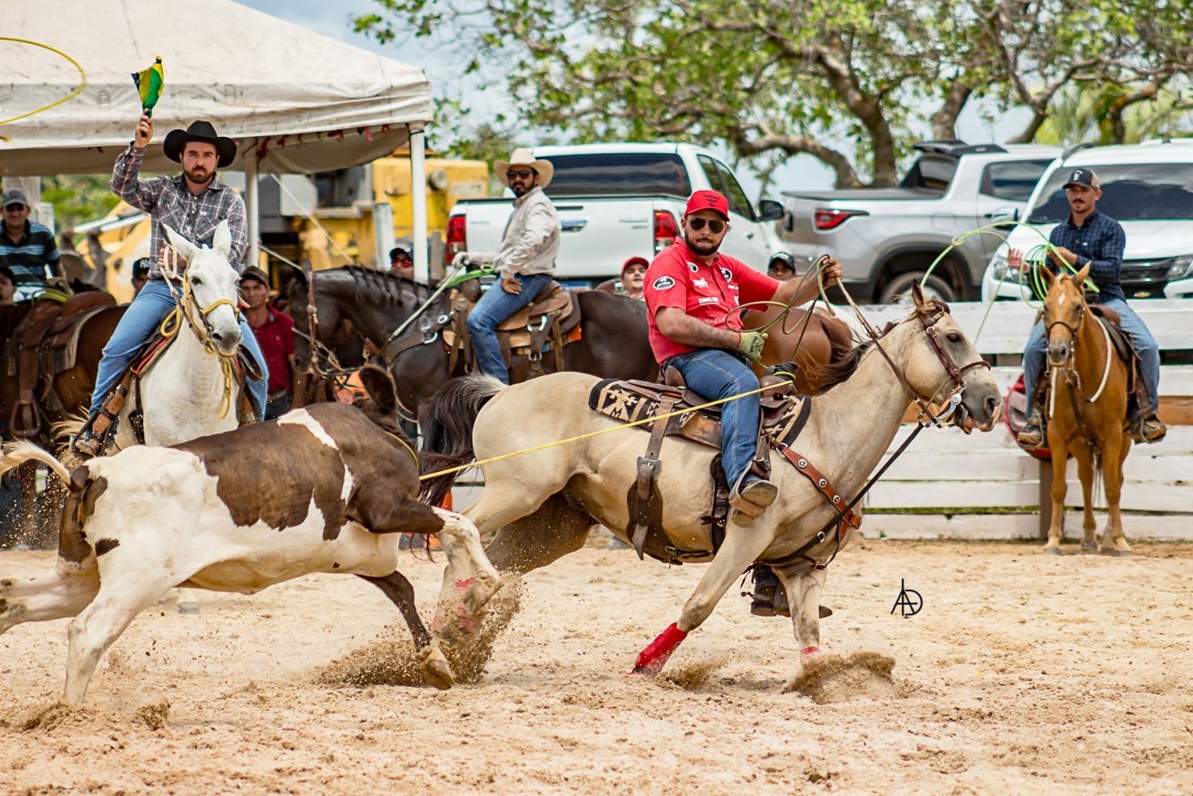 Cavalgada homenageia produtores rurais e vaqueiros no Paredão, em Alto Alegre