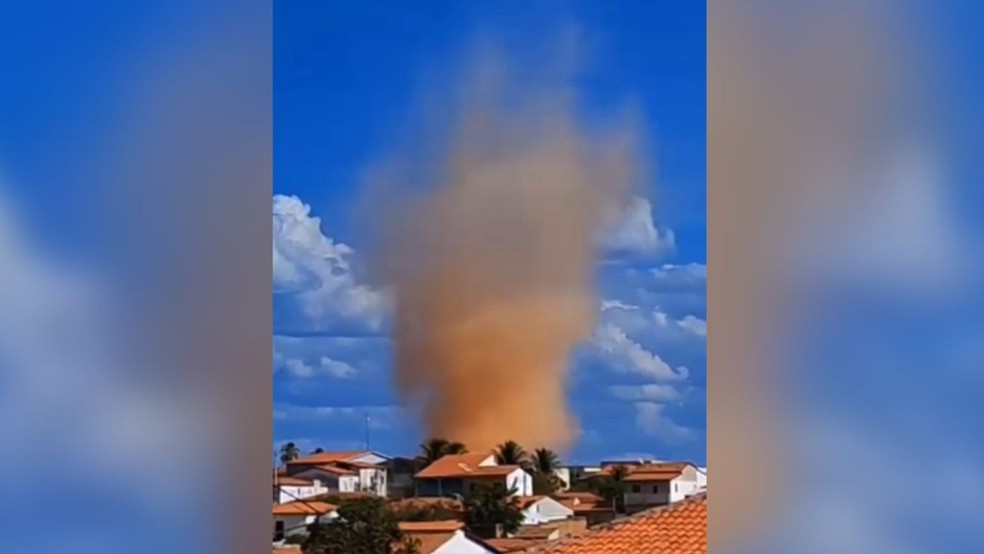 Redemoinho chama atenção pela grandiosidade no interior do Ceará — Foto: TV Verdes Mares/Reprodução