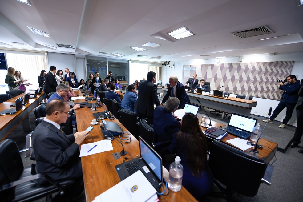 A Comissão de Constituição e Justiça (CCJ) durante sessão nesta quarta-feira (14) — Foto: Edilson Rodrigues/Agência Senado