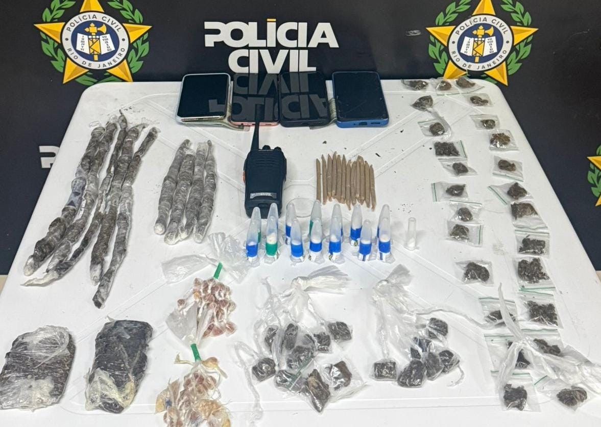 Seis homens suspeitos por associação e tráfico de drogas são presos em Barra Mansa