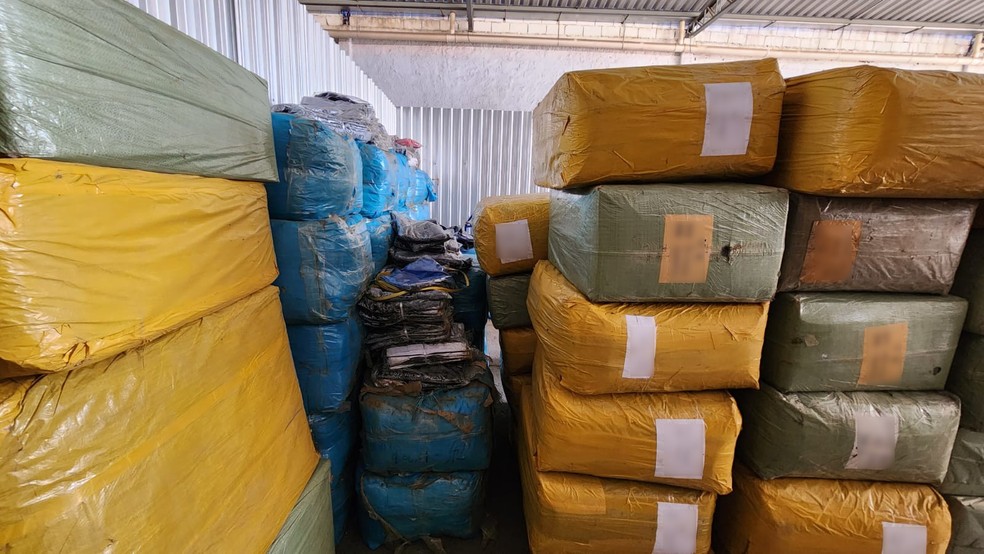 Mercadorias estrangeiras sem documentação foram encontradas em depósito na Zona Leste de SP — Foto: Divulgação/Receita Federal