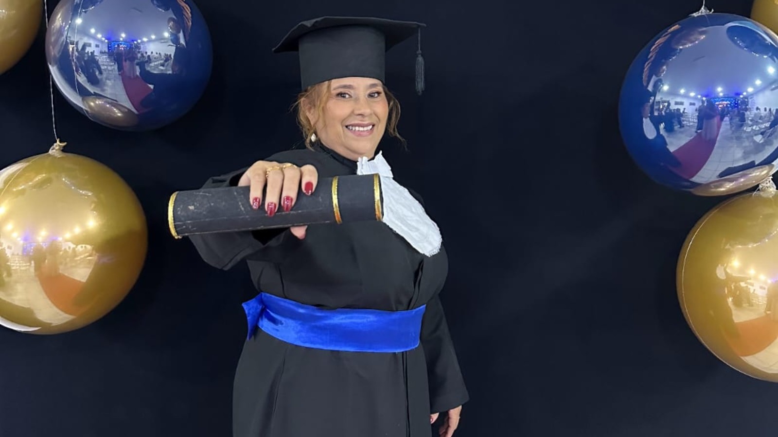 Operadora de máquina conclui ensino médio em Fortaleza após 40 anos e quatro tentativas