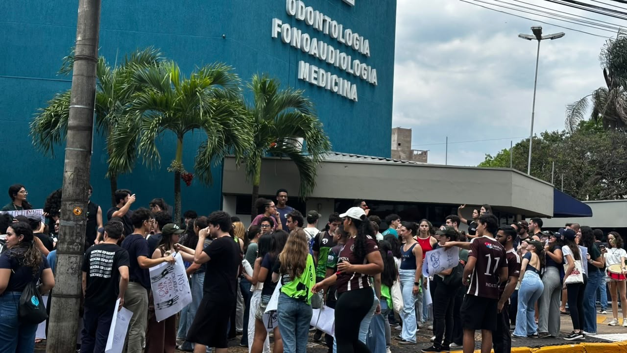 Alunos de medicina da USP Bauru anunciam paralisação estudantil e cobram melhorias acadêmicas