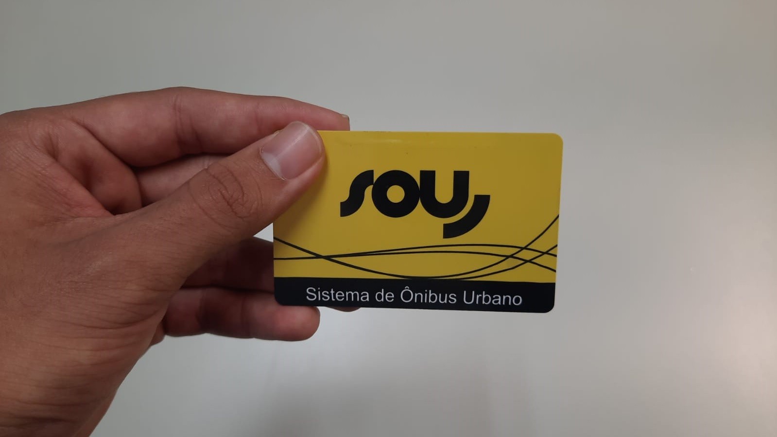 Mesmo sem cobrança de tarifa, Prefeitura obriga passageiros de ônibus do transporte coletivo a usar cartão aos fins de semana