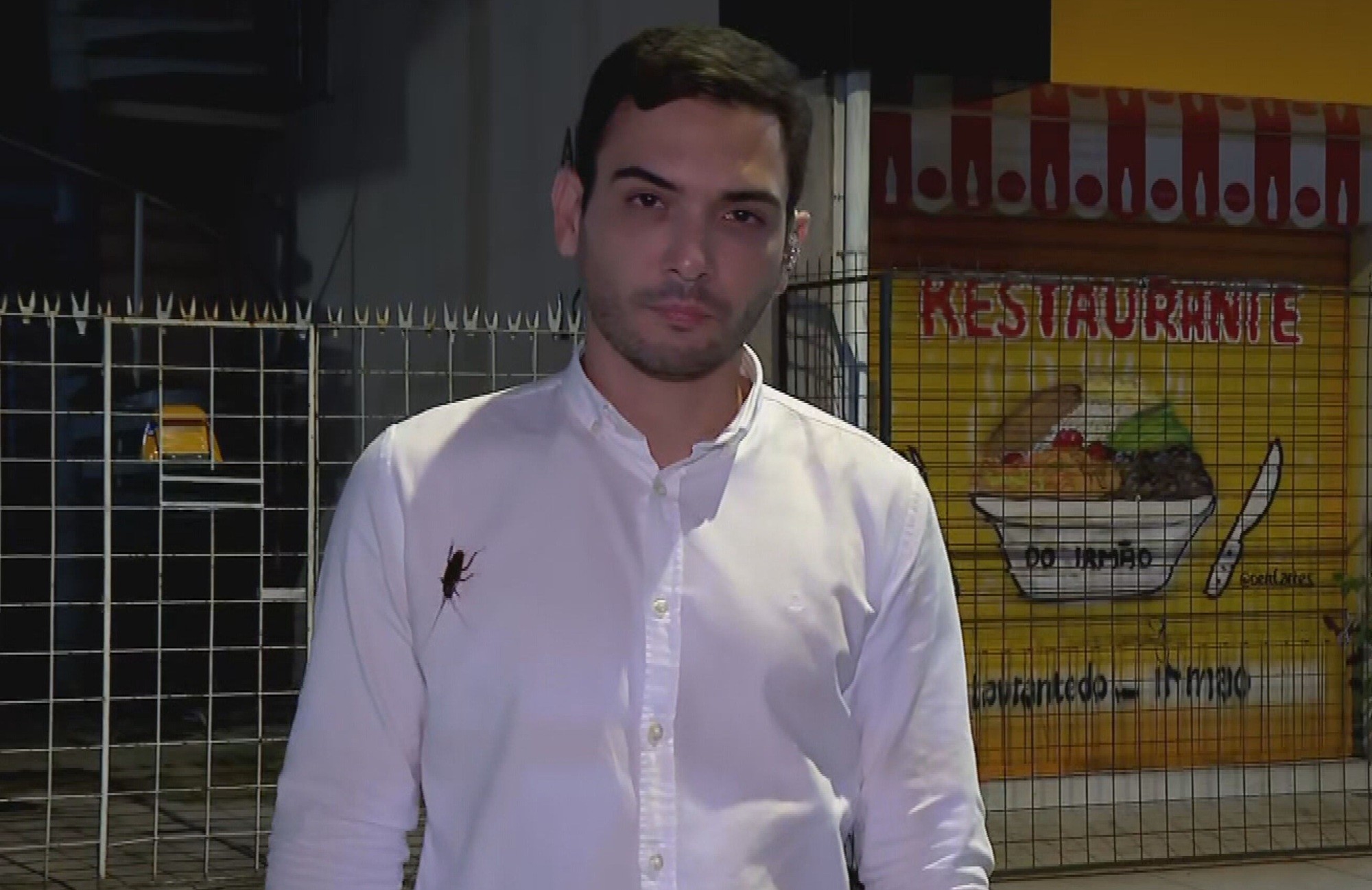 Vídeo mostra barata 'passeando' por camisa de repórter da Globo antes de entrada ao vivo: 'Só senti as anteninhas'