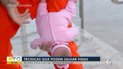 Bombeiro ensina técnicas de como agir em casos de engasgo