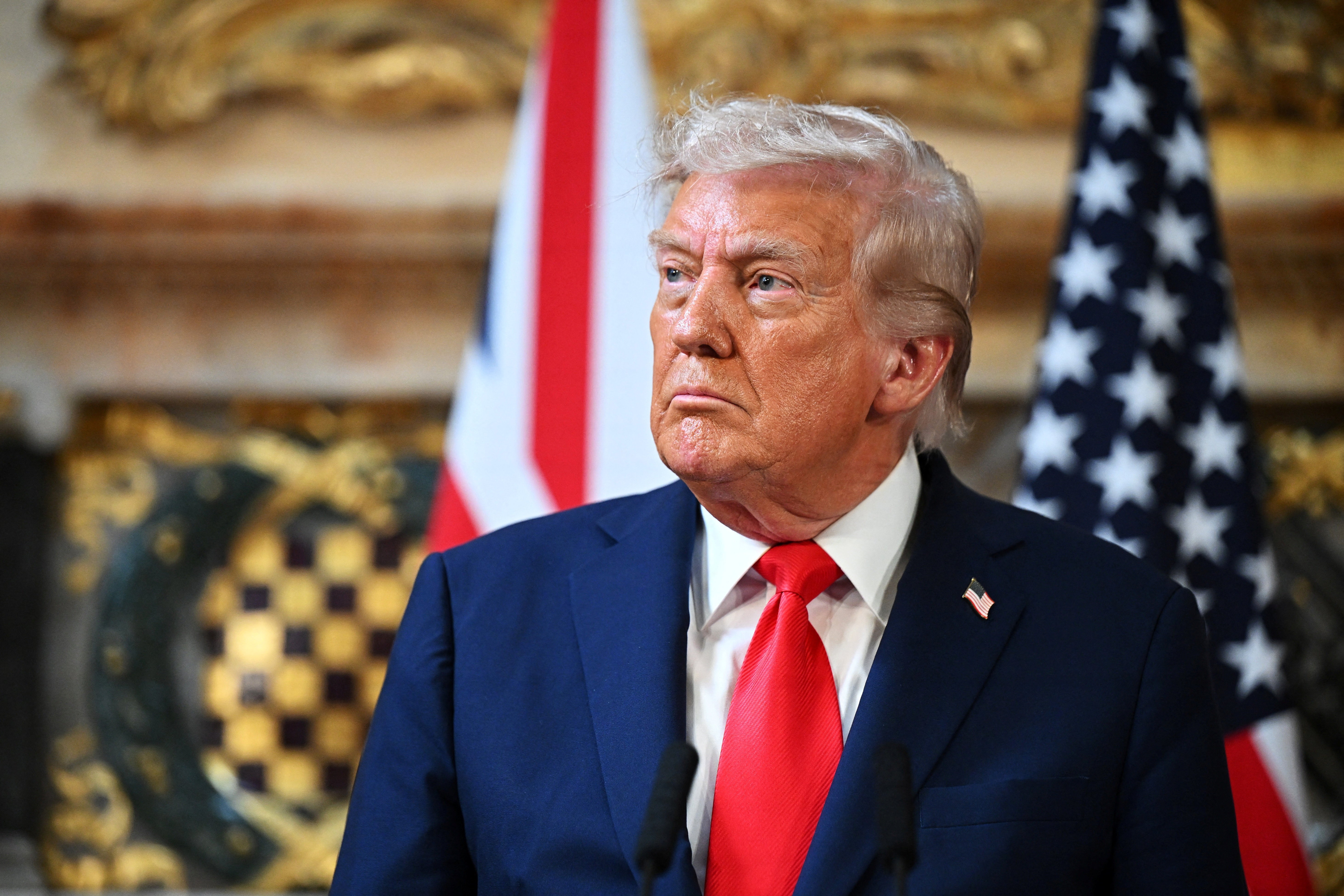 Trump ameaça revogar licenças de emissoras que estão 'contra' ele, diz TV