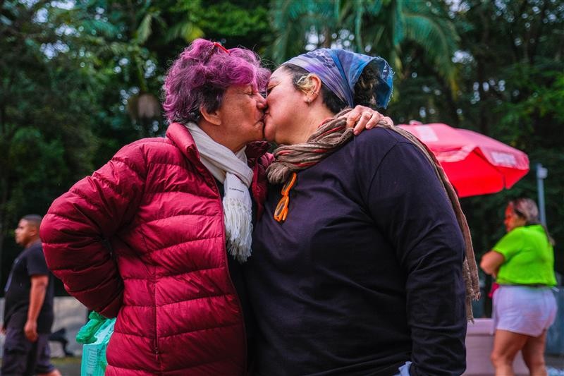 FOTOS: 29ª Parada do Orgulho LGBT+ colore a Av. Paulista em SP, e celebra o amor e o envelhecimento 