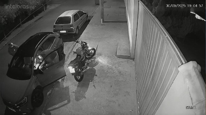 Médico é assaltado por dupla em motocicleta no bairro Fazenda Santa Cândida, em Campinas