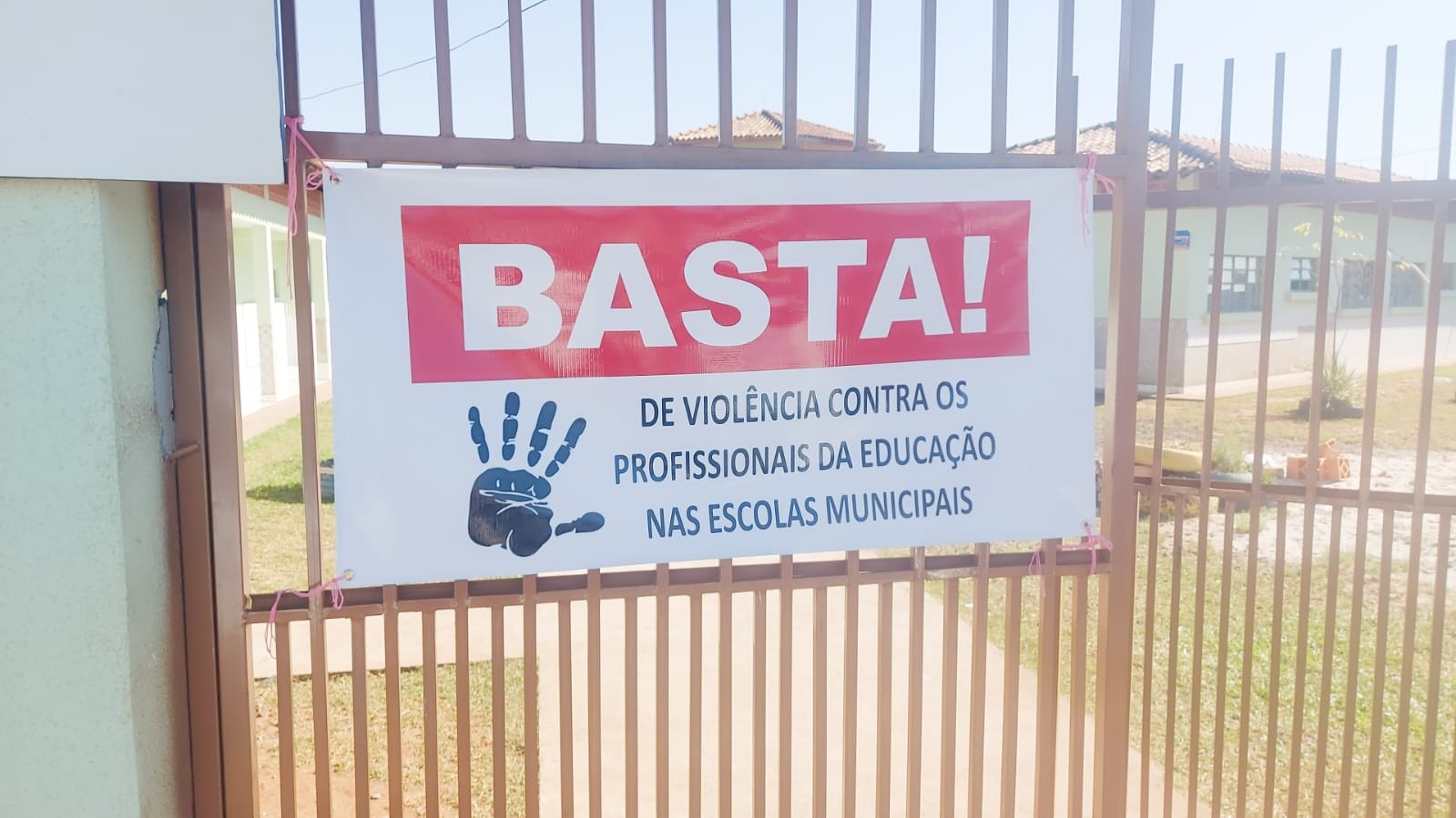VÍDEO: diretora de escola municipal é agredida por mãe de alunas no RS