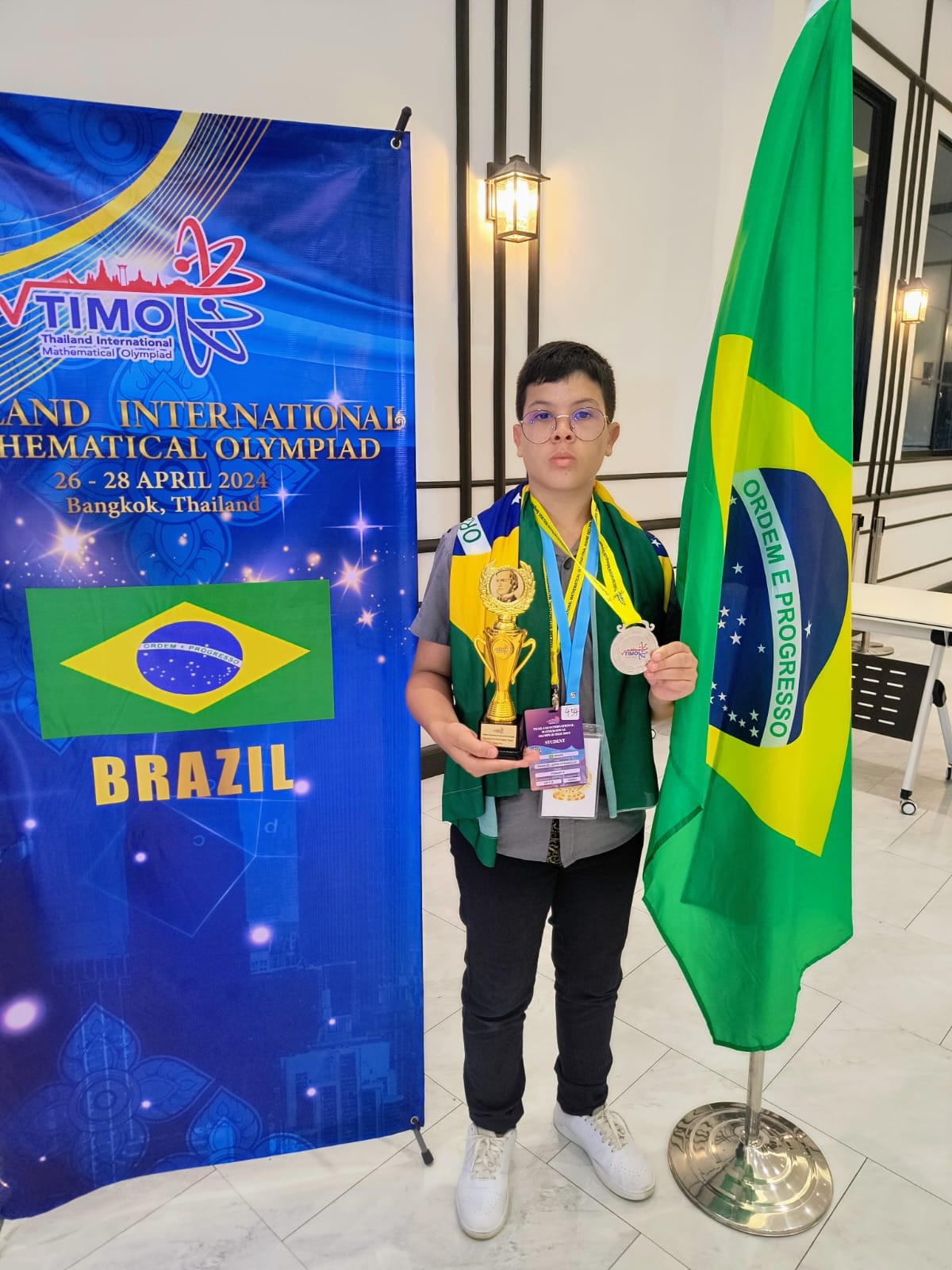 Mineiro de 13 anos gabarita prova de raciocínio lógico na Olimpíada Global de Matemática na Tailândia: 'Me dediquei muito'