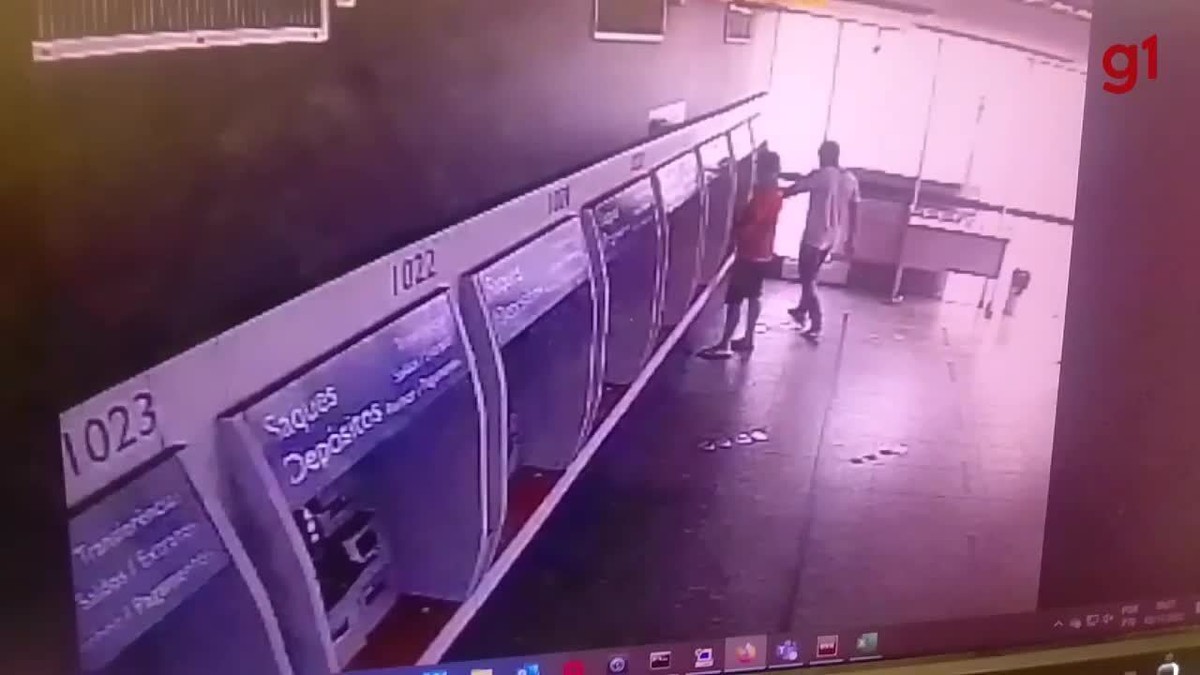 VÍDEO Criminosos são flagrados instalando chupa cabra em caixa eletrônico em Paulistana no