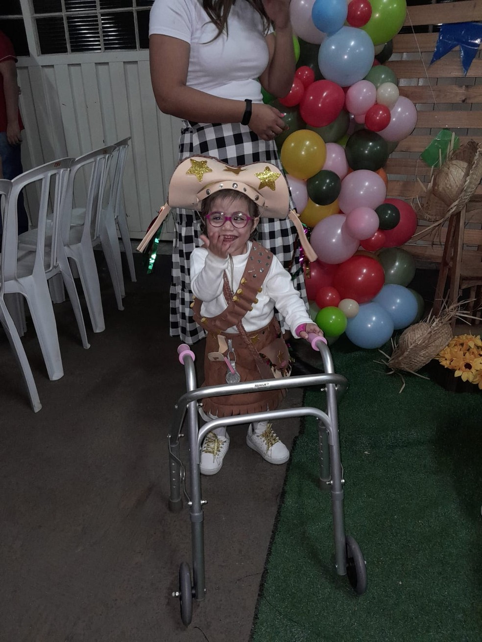 Família de Pirassununga faz rifa para custear tratamento de menina com paralisia cerebral — Foto: Bruna Benini/Arquivo Pessoal