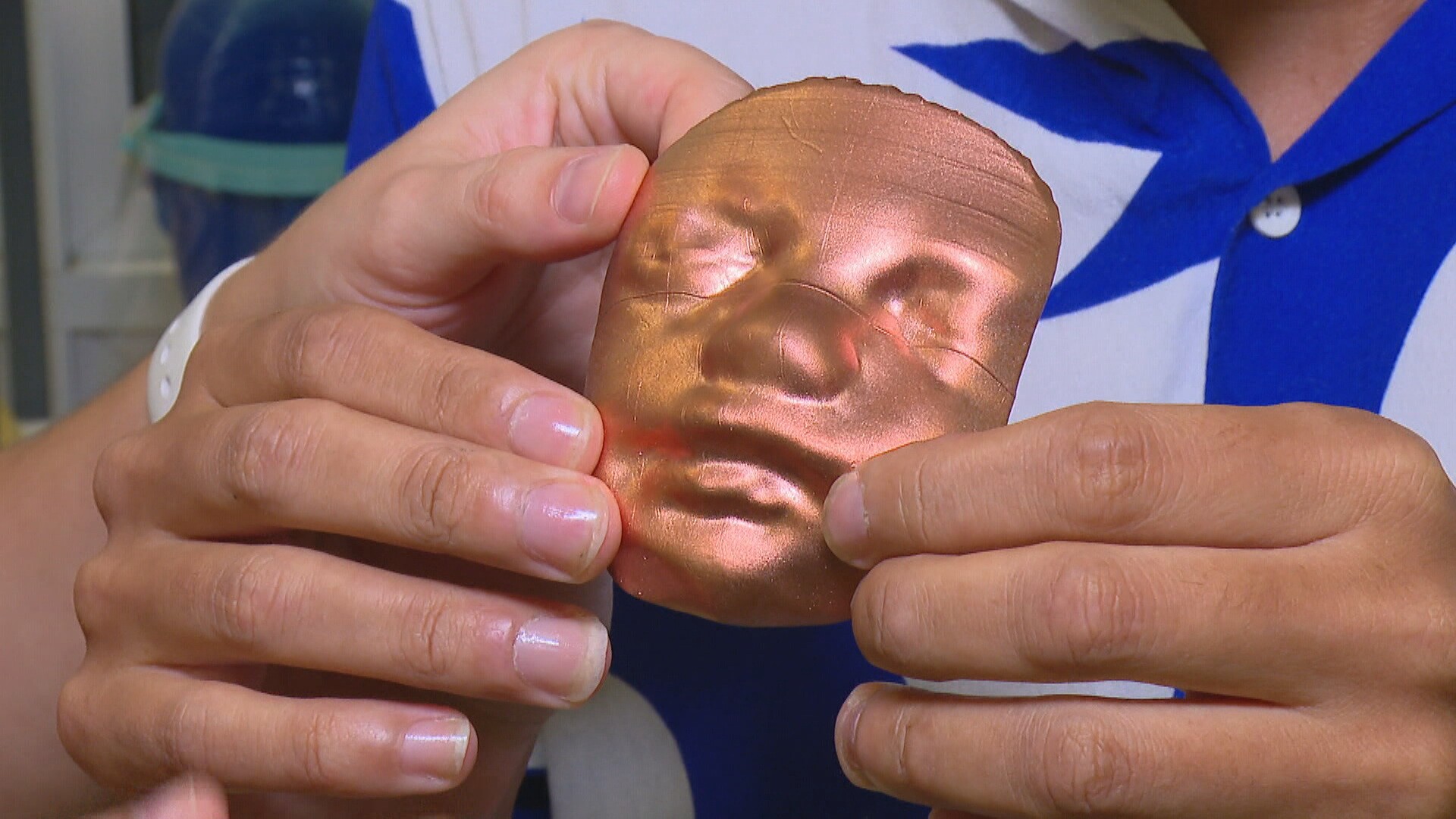 'Amor ao primeiro toque': pais com deficiência visual acompanham gestação com impressão 3D no Rio