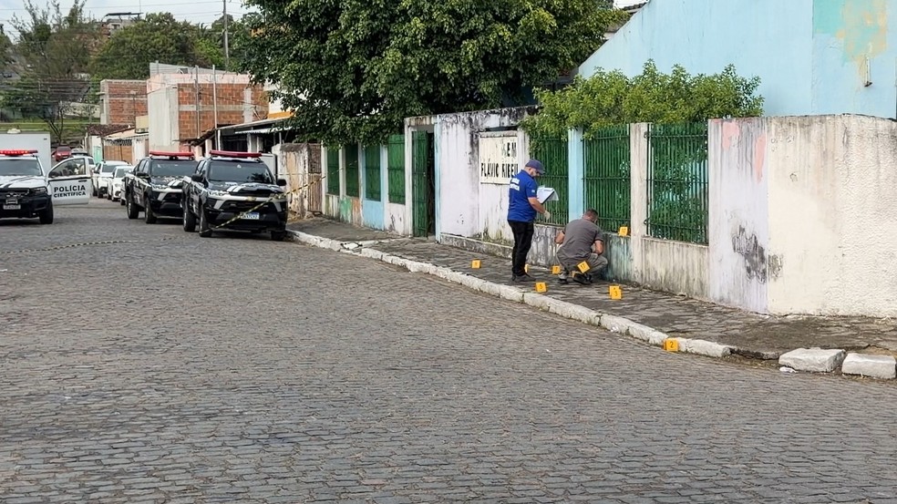Adolescente de 17 anos é morto a tiros dentro de escola em Bayeux
