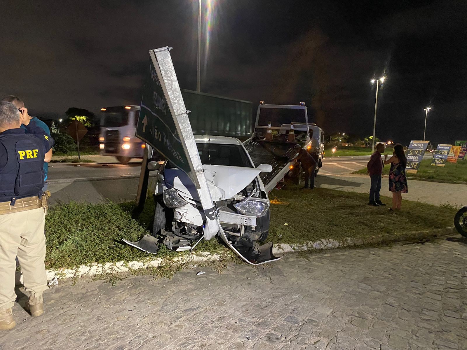 Acidente entre dois veículos deixa seis pessoas feridas, em Campina Grande