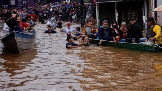 Demora para tirar água em Canoas pode levar 60 dias, diz prefeito; SIGA - Foto: (AMANDA PEROBELLI/REUTERS via BBC)