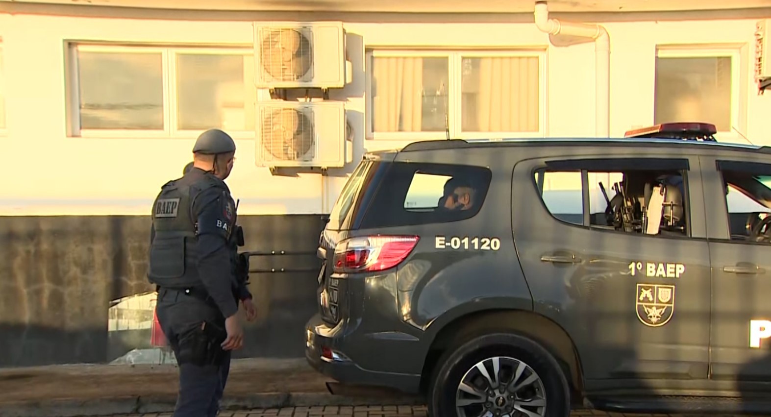 Homem é preso em Valinhos por porte ilegal de arma durante operação contra tráfico de drogas e lavagem de dinheiro