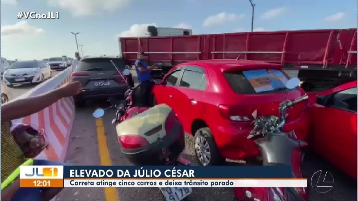 Entrei errado, agora se vira nos 30 pra estacionar o caminhão. #jogo #