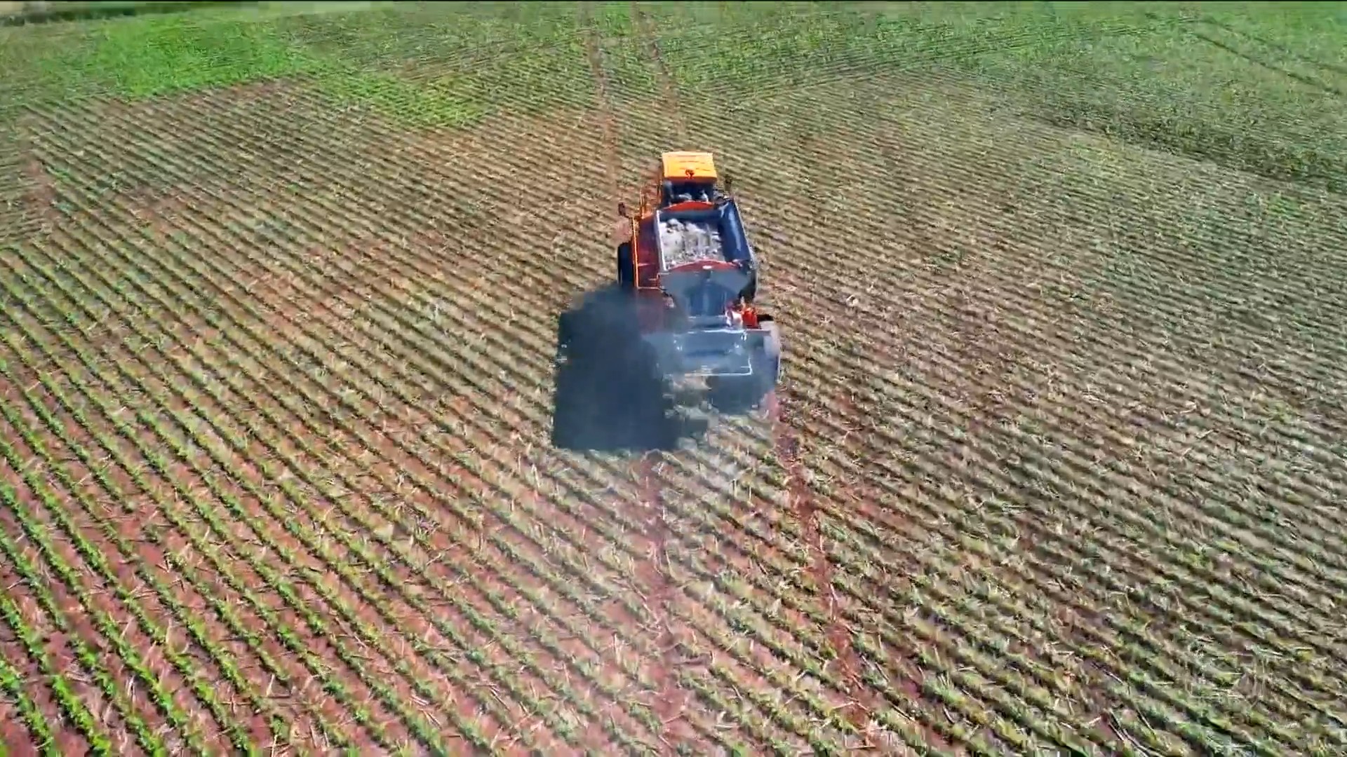 Tecnologia no agro reduz trabalho no campo e impulsiona empregos na indústria e no setor de serviços