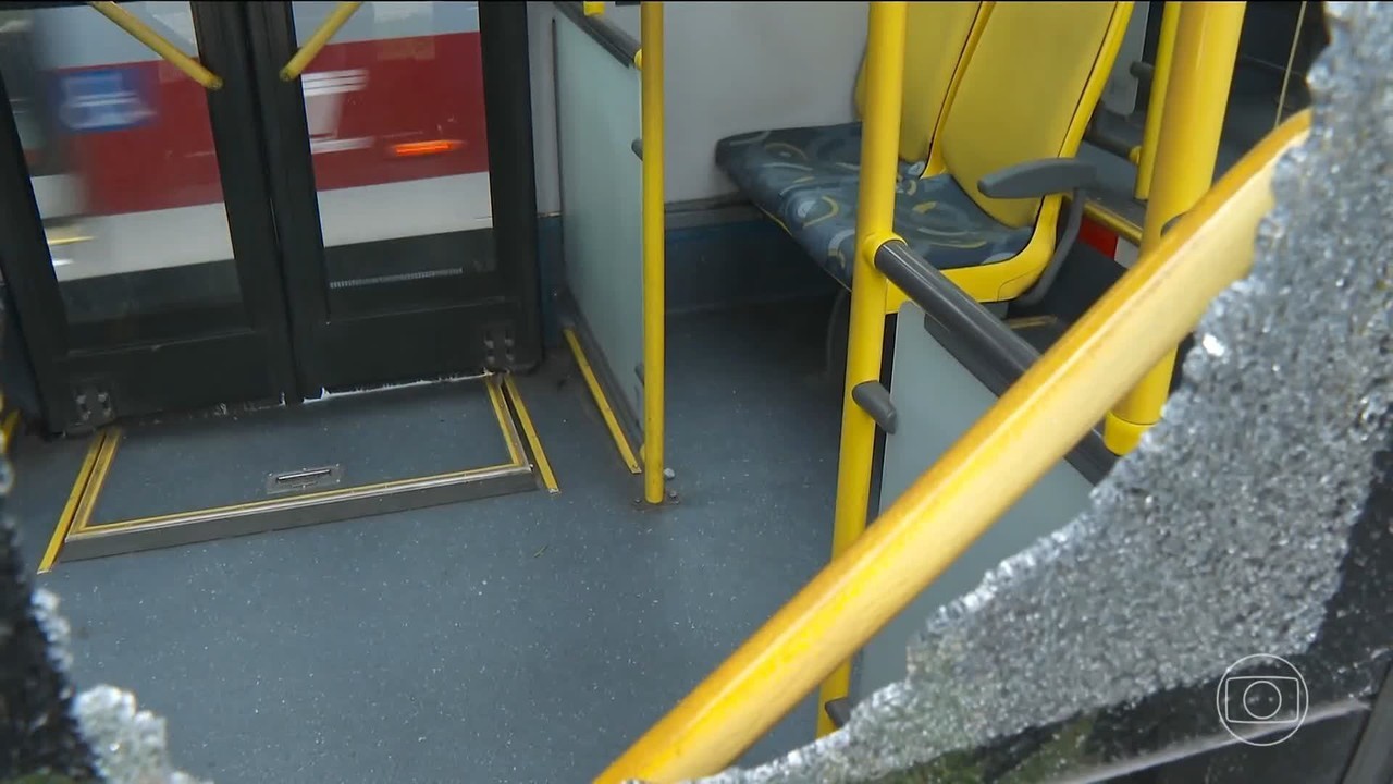 Onda de ataques a ônibus em São Paulo assusta motorista, cobradores e passageiros