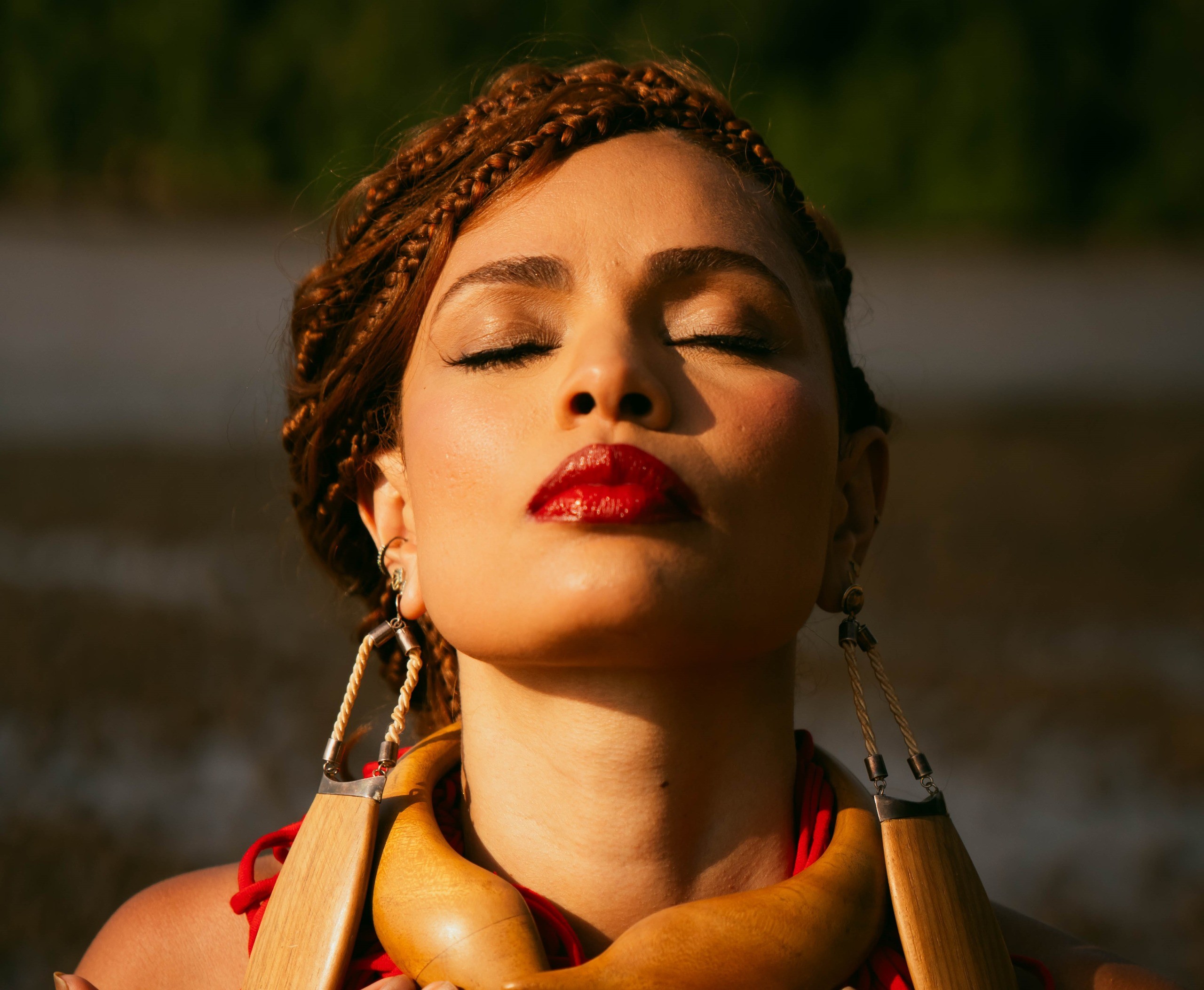 Entre o samba, o carimbó e o canto lírico, Mila Costa apresenta o show 'Ouro Verde' em Belém